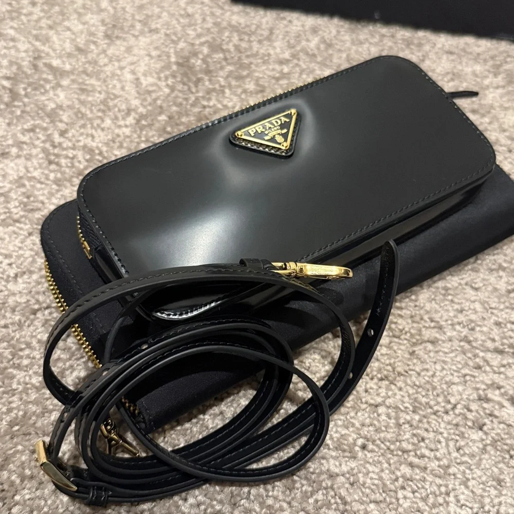 Prada Re-Nylon and brushed leather wallet with shoulder strap - Picture 8 of 10
